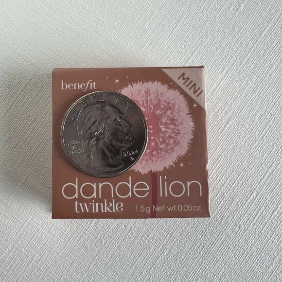 Benefit Cosmetics Dandelion Twinkle Shimmer Finish Powder Highlighter - Picture 4 of 5